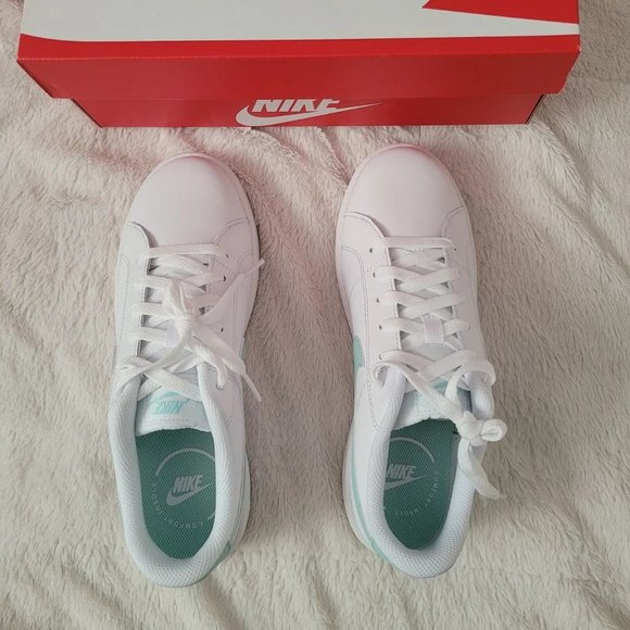 Nike Court Royale 2 Womens Shoes - Picture 2 of 4